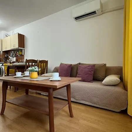 Bratanov Yassen Vilage 公寓 *