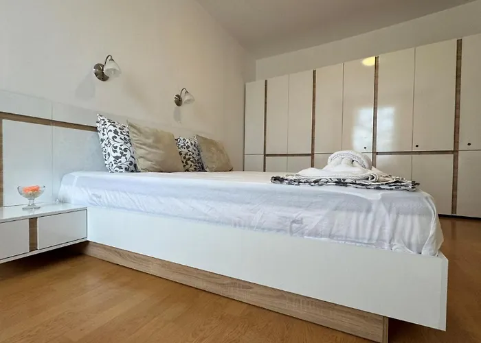 Bratanov Yassen Vilage *